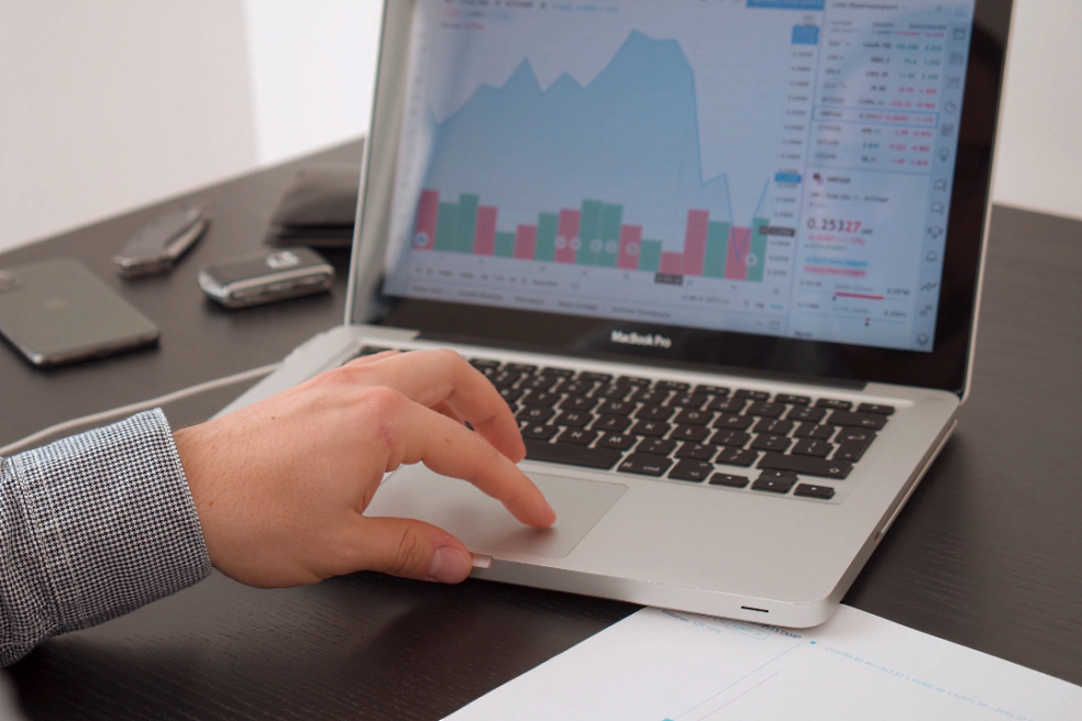 The management of a private investment fund selects the most attractive projects and companies The management of a private investment fund selects the most attractive projects and companies